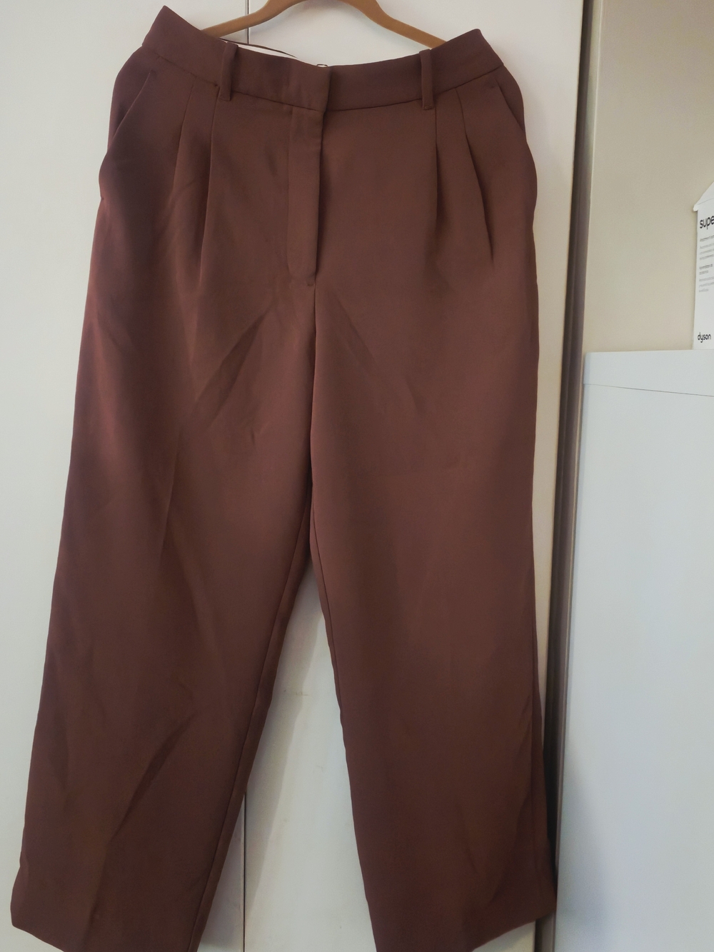 Wilfred (by Aritzia) Effortless Pleated Pants – Muted Brown (Size M/6-8) –
